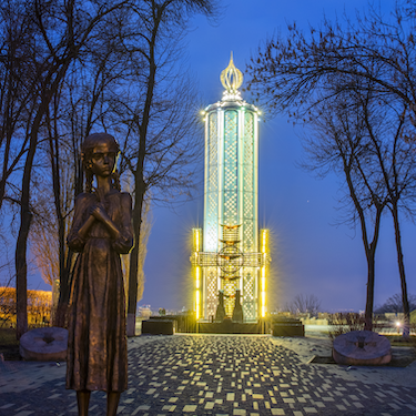 Photo of "Holodomor twilight II Vertical — the memorial part of the National Museum of the Holodomor- genocide. Kyiv, 2009" Source: Jocelyn Pantaleon Hidalgo, courtesy of the National Museum of the Holodomor-Genocide.