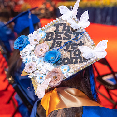 A graduate's mortarboard decorated with the words The Best Is Yet to Come