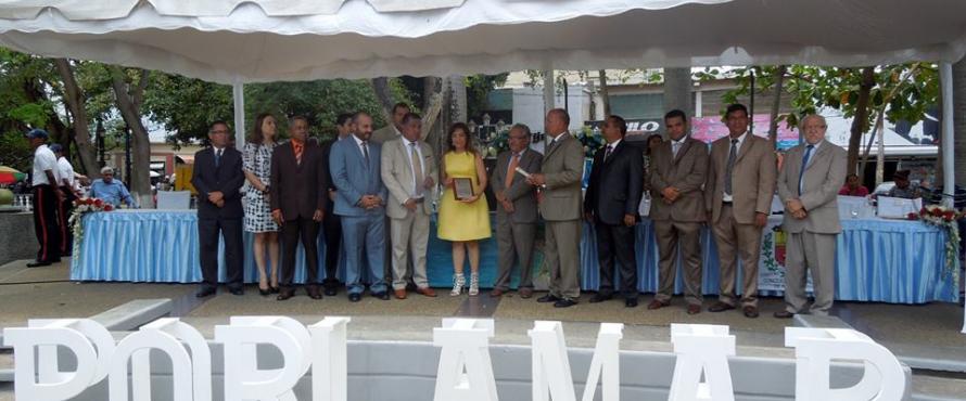 Ana Gil-Garcia receives award in Porlamar, Venezuela