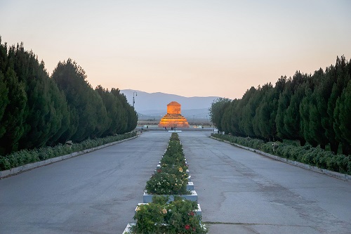Pasargade Mall leading to the tomb of Cyrus