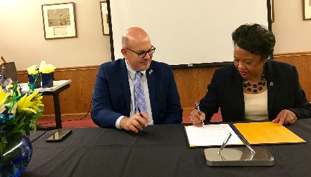 Jaime di Paulo and Gloria J. Gibson sign the MOU